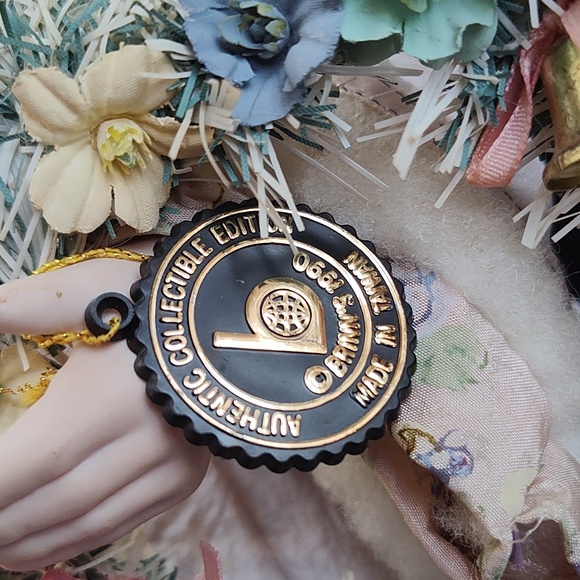 Vintage Brinn's Cream and Pink Victorian Collectible Santa Claus Figurine/Stand - Picture 10 of 13